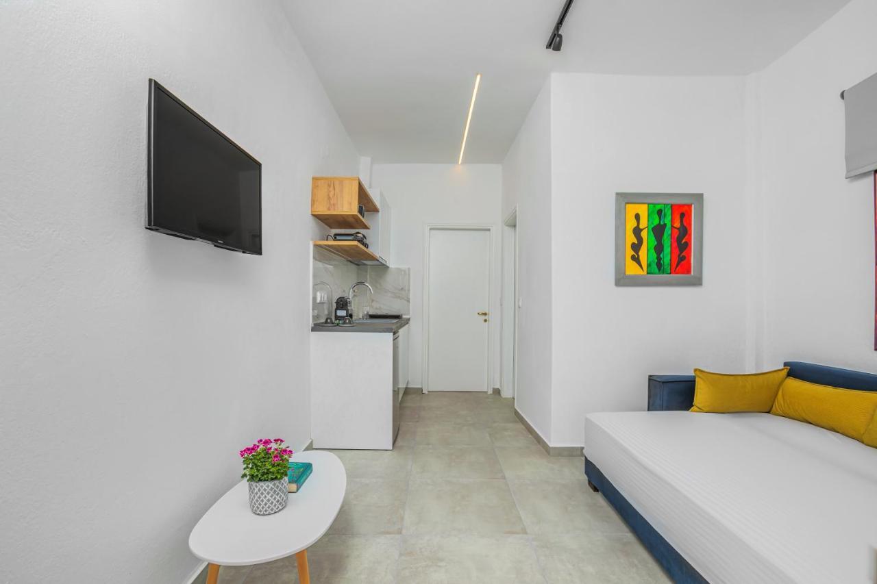 Eleon Suites Áfitos Extérieur photo