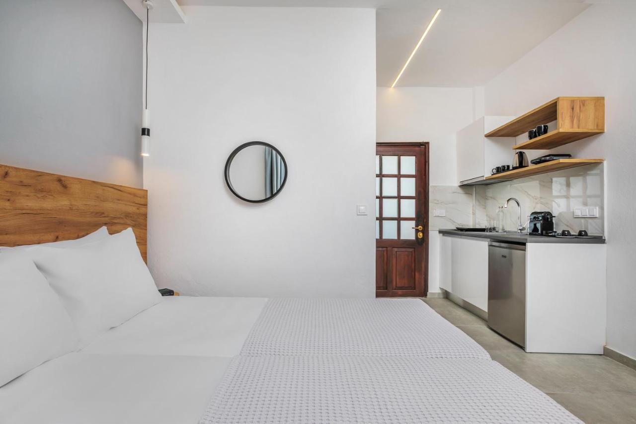 Eleon Suites Áfitos Extérieur photo