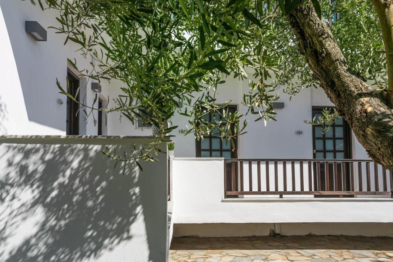 Eleon Suites Áfitos Extérieur photo