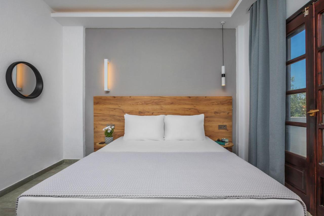 Eleon Suites Áfitos Extérieur photo
