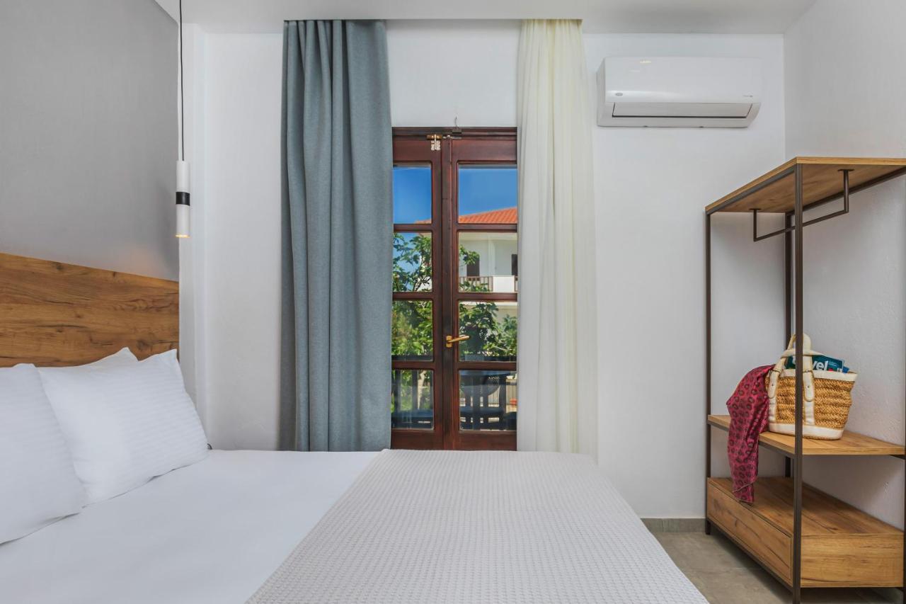 Eleon Suites Áfitos Extérieur photo
